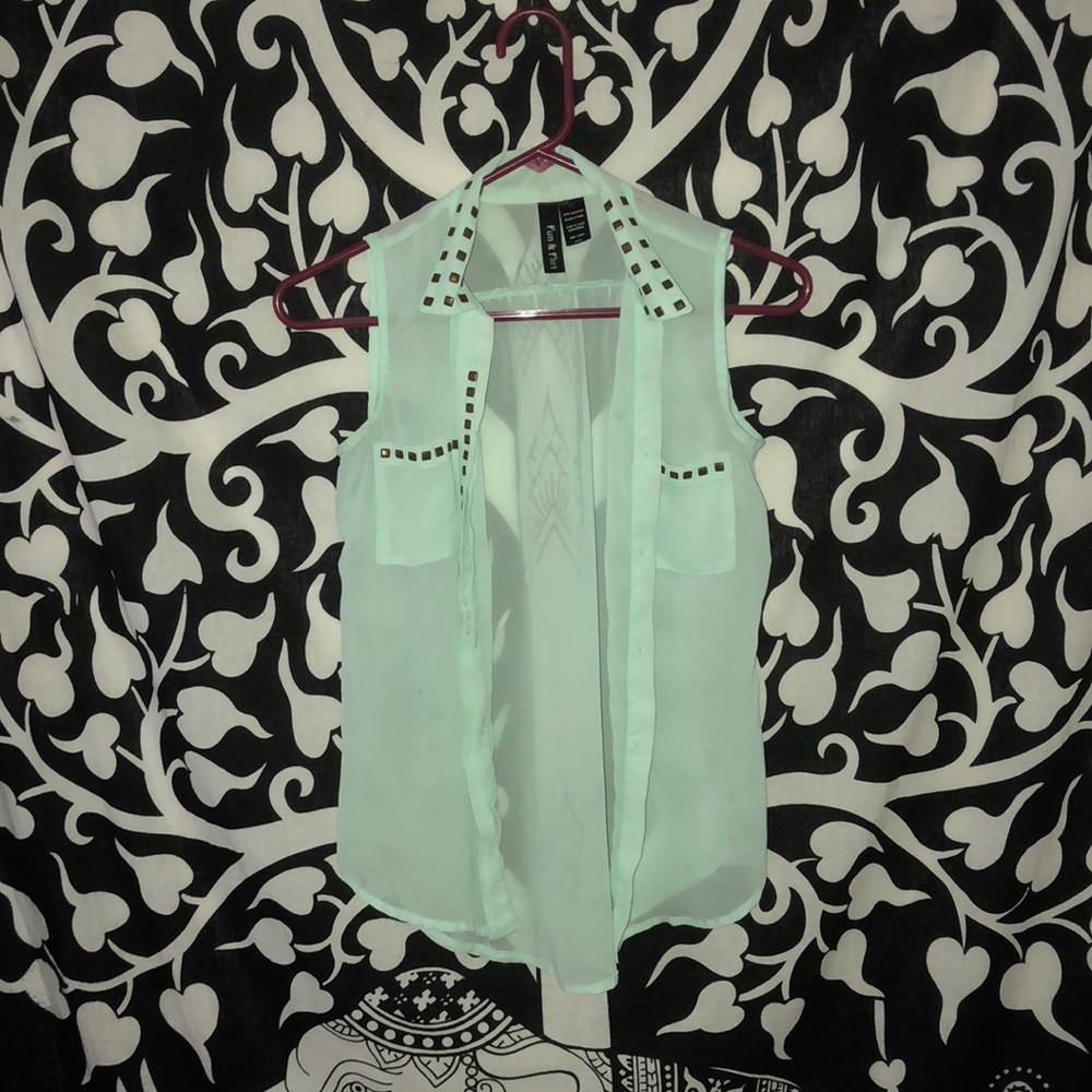 Green short sleeved shirt